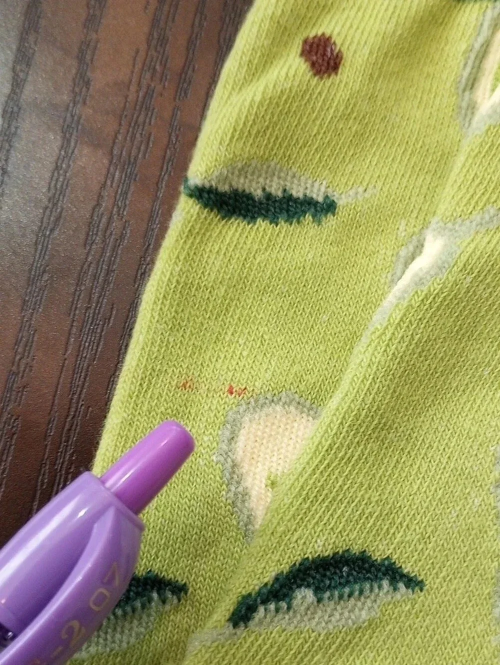 Avocado Print Crew Midcalf Socks in Green
